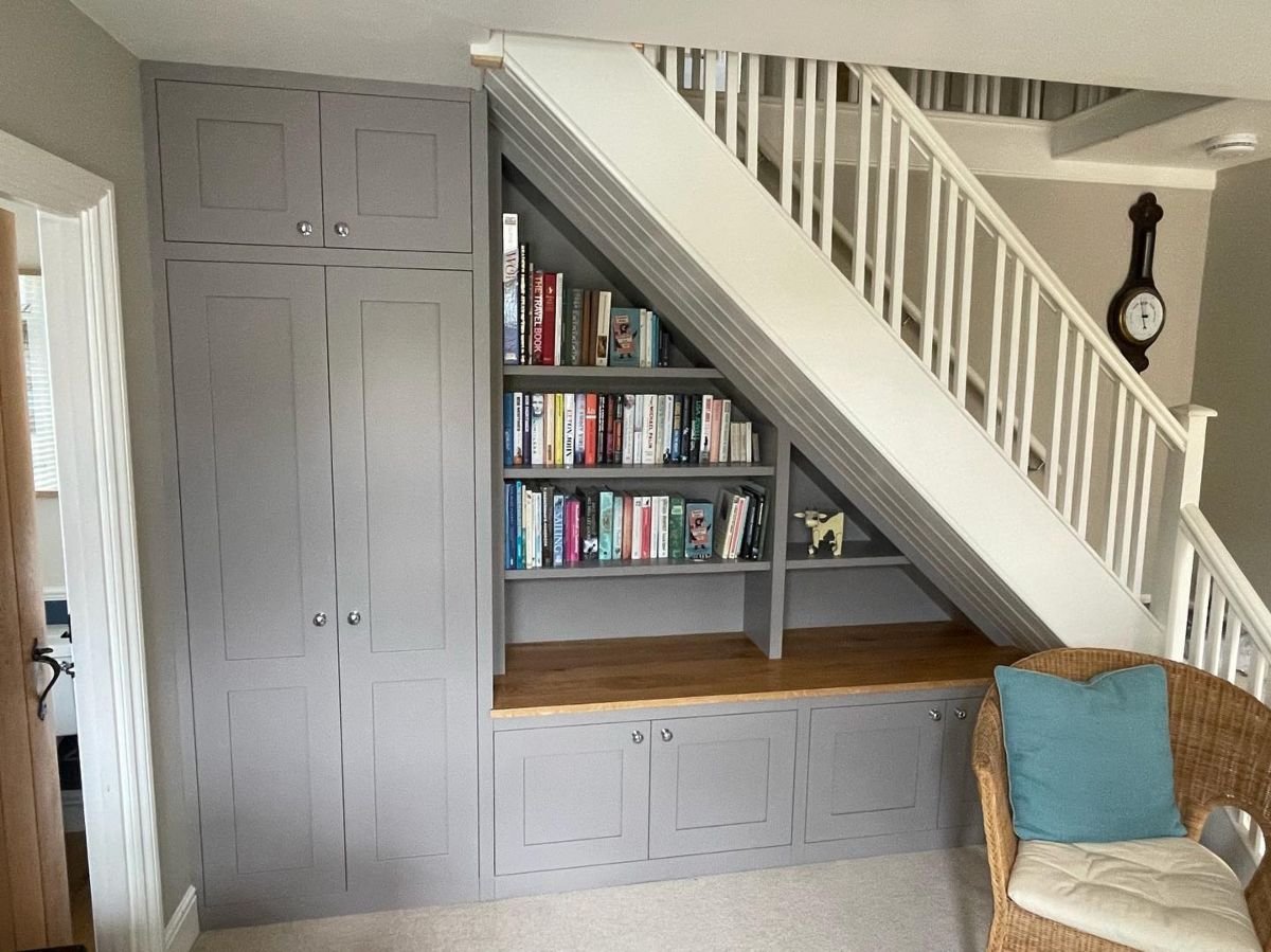 Creative Under-Stairs Bookshelf Ideas