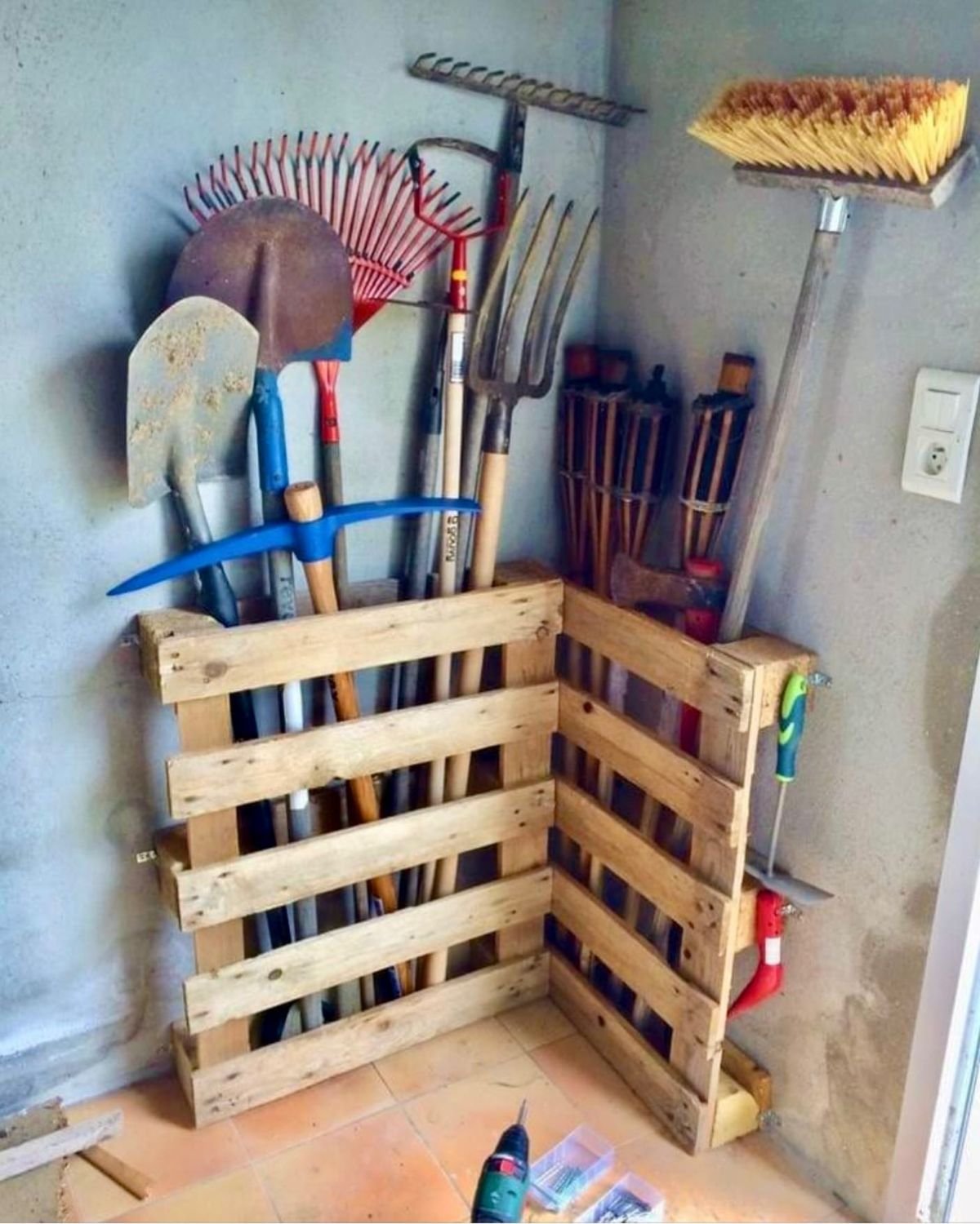 DIY Wood Pallet Tool Organizer