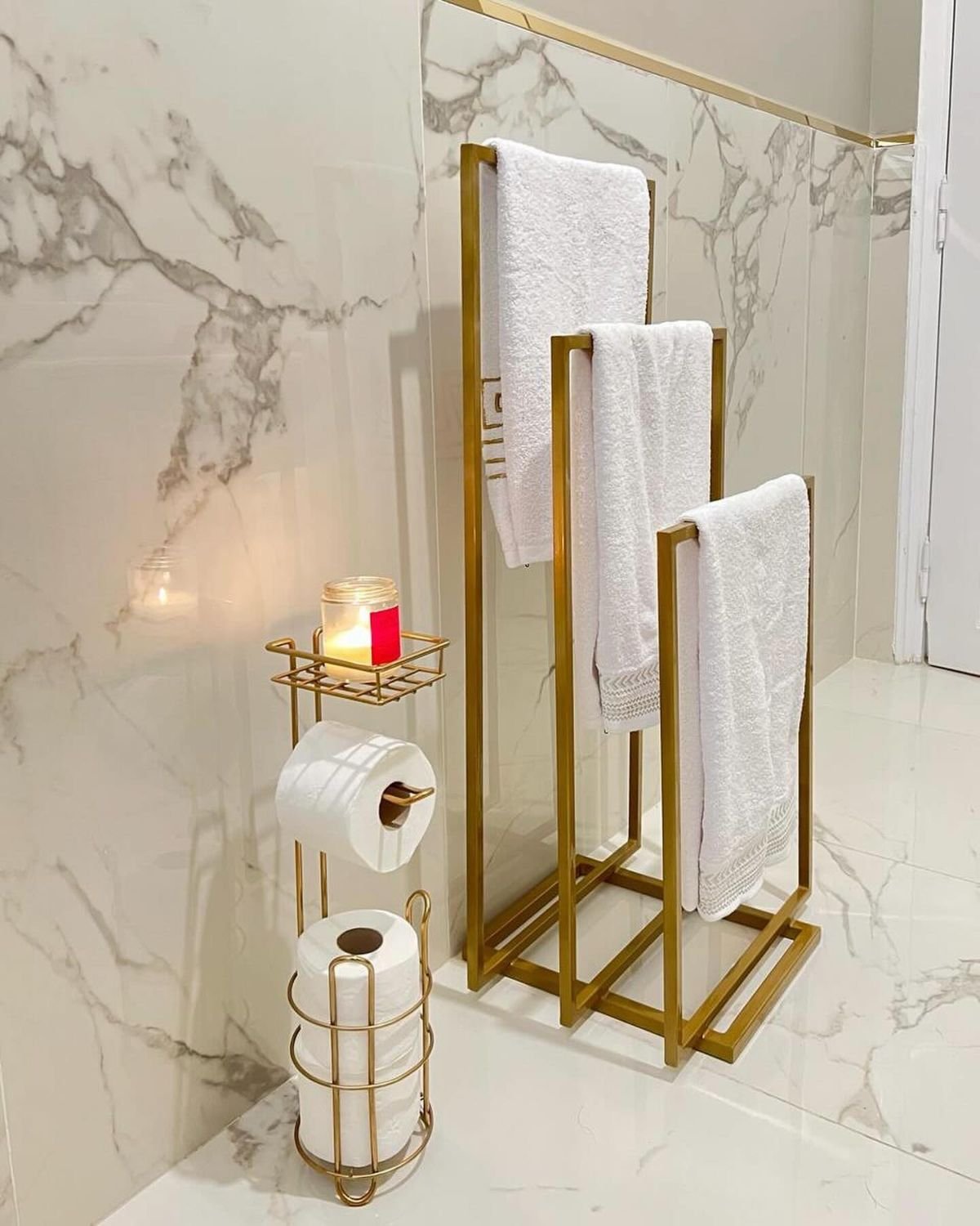 Maximize Towel Storage with Freestanding Rails