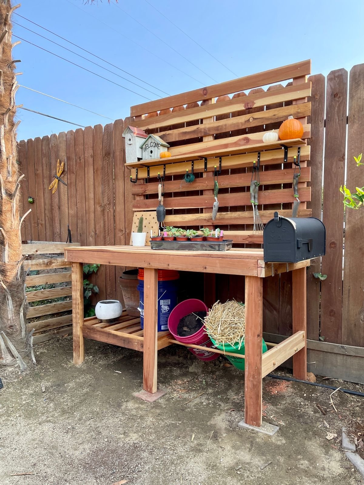 Organize Tools with Trellis Back Design