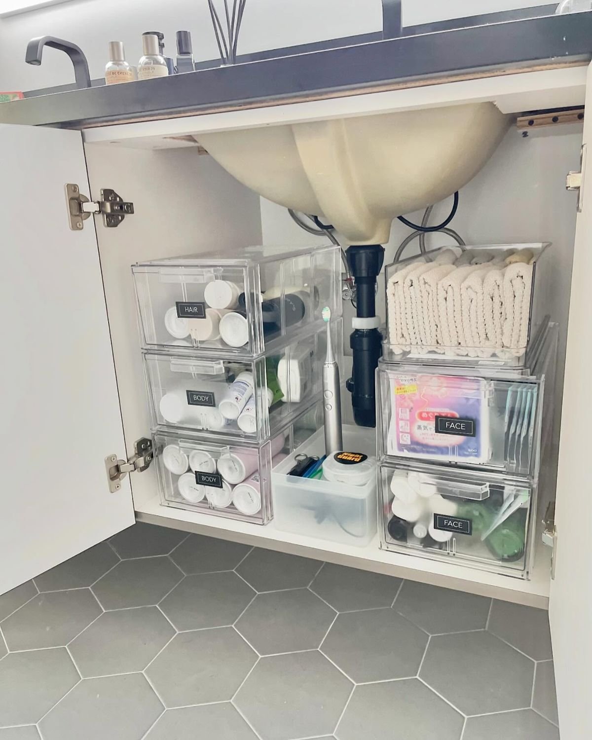 Organize with Stylish Acrylic Beauty Boxes