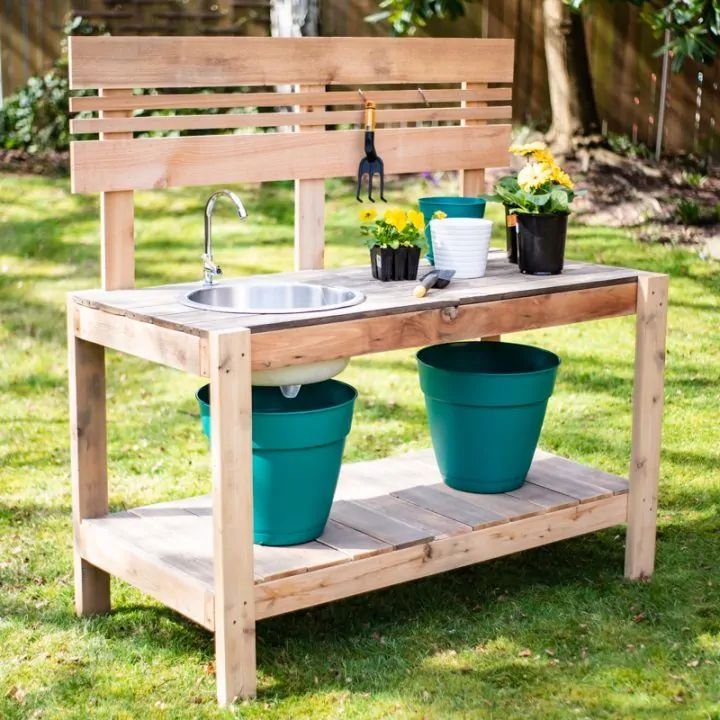 Potting Bench with Convenient Sink Design