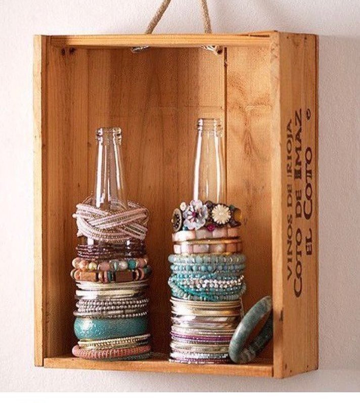 Stylish Bottle Bracelet Organizer