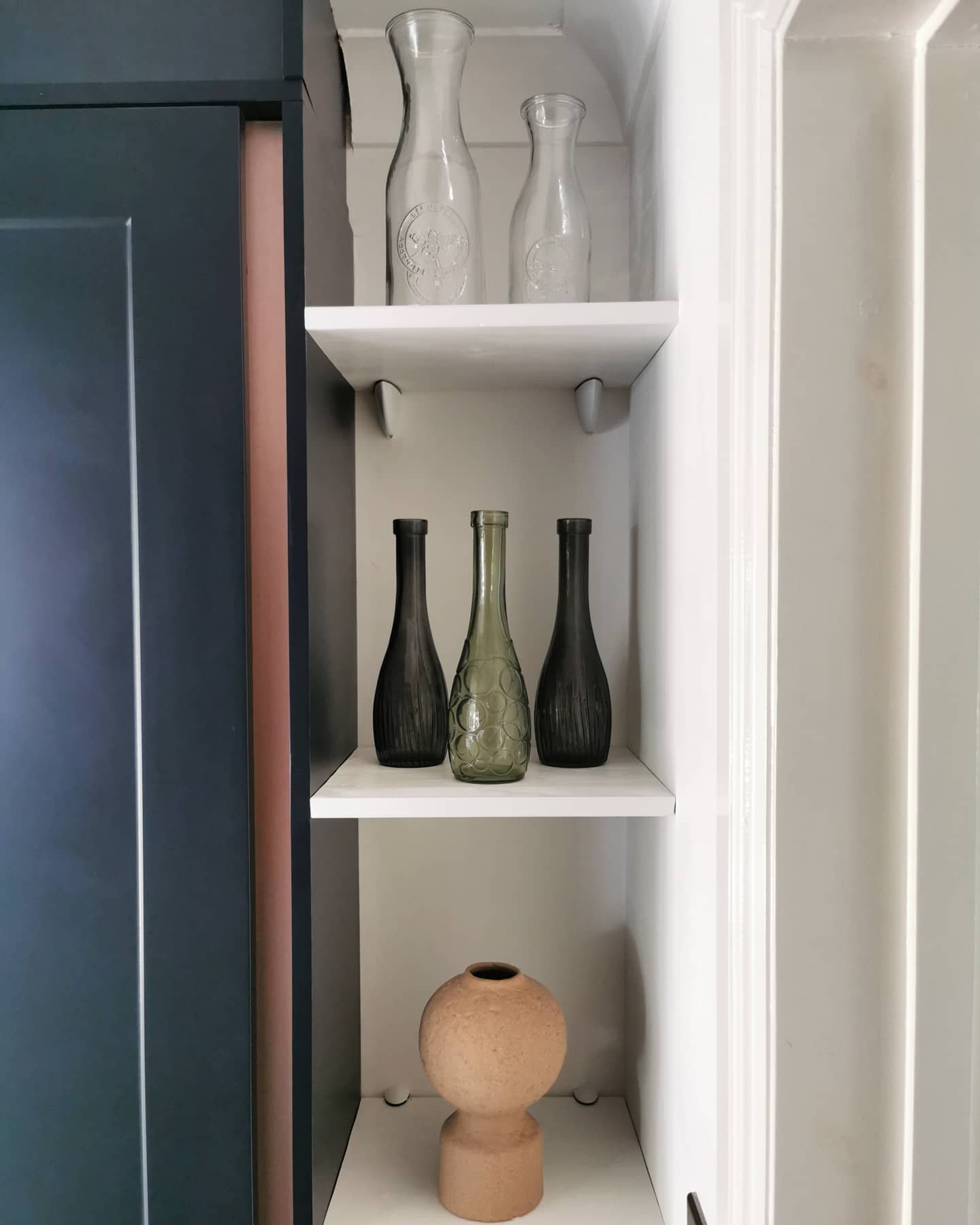 Stylish Semi Floating Shelves for Corners