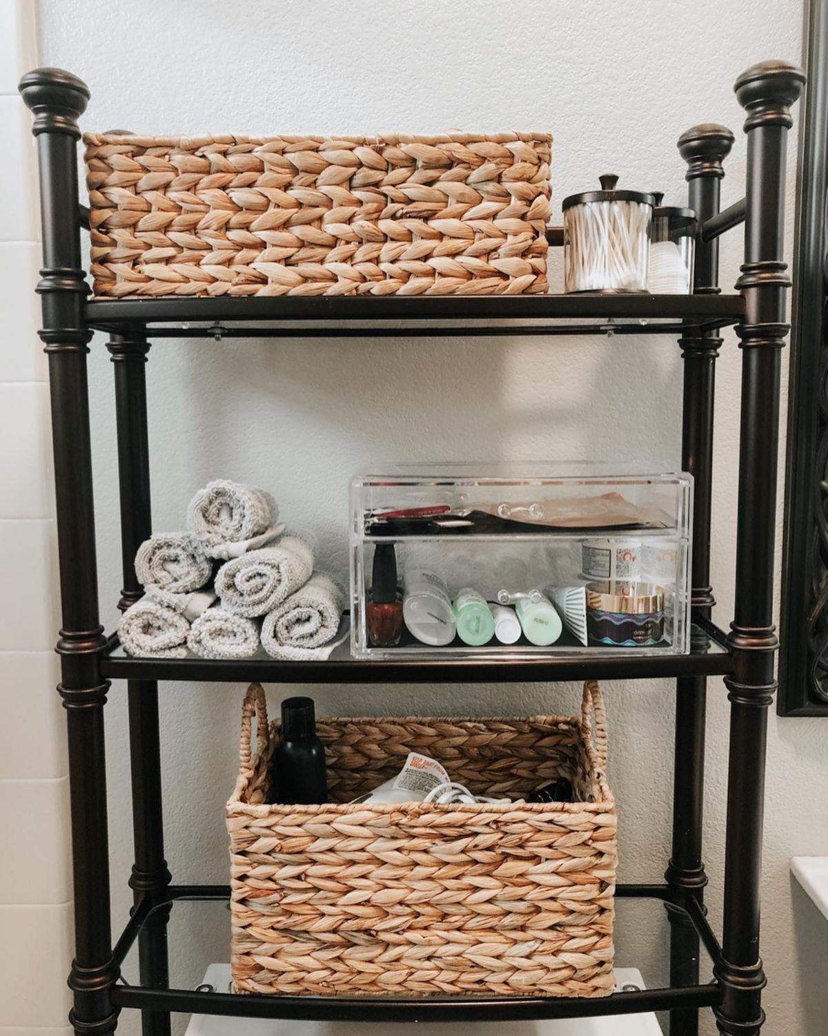 Stylish Wicker Baskets for Bathroom Storage