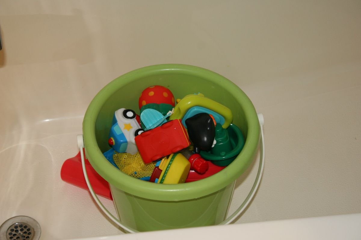 Transform a Bucket into Bath Toy Storage