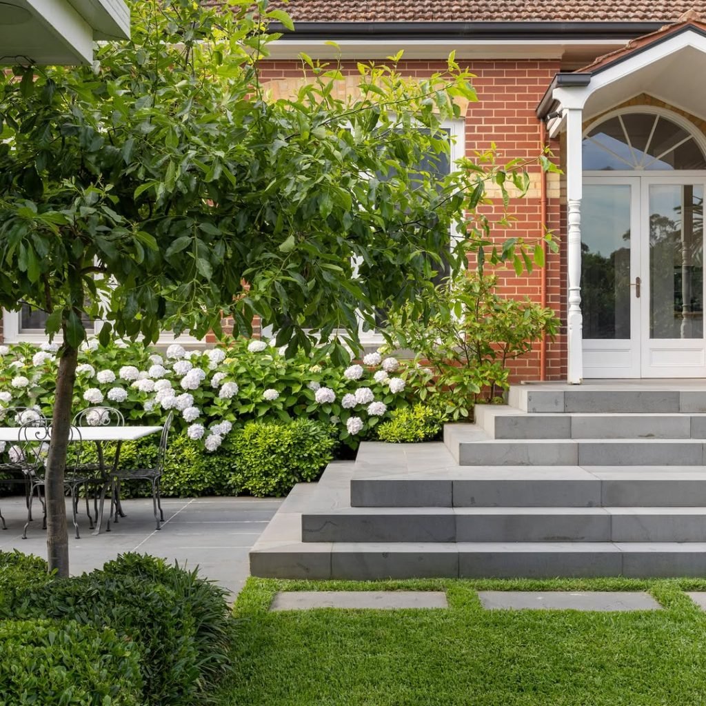 Classic Garden Entrance Design