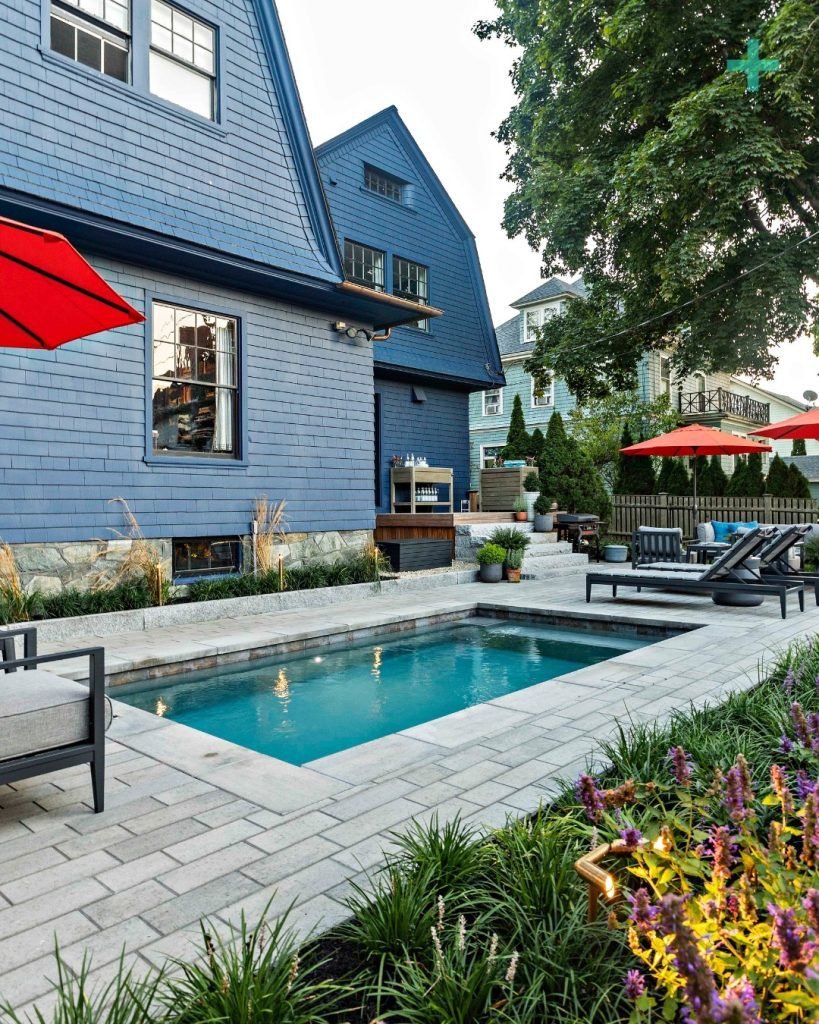 Compact Urban Pool Retreat