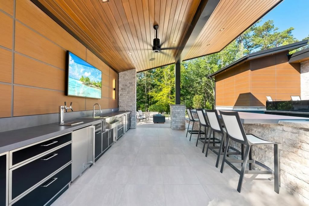 Contemporary Outdoor Bar Design