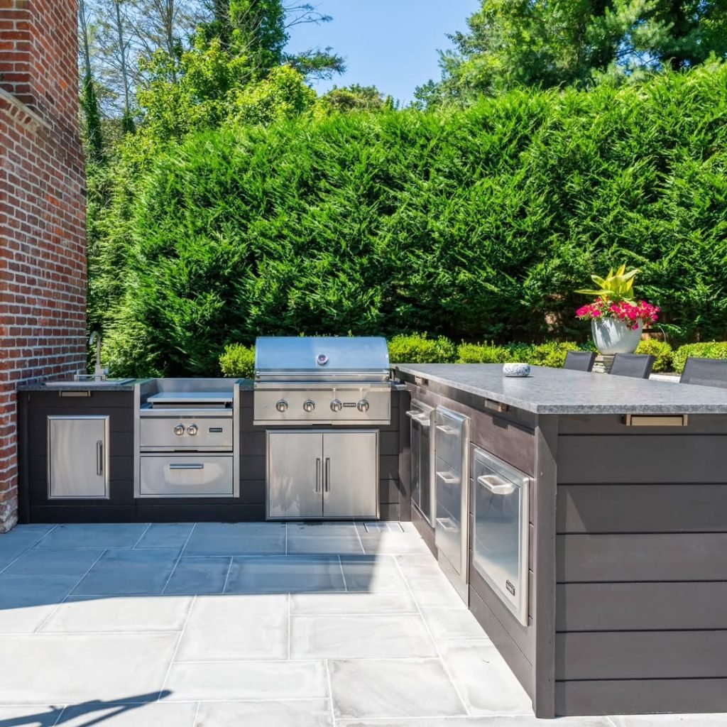 Contemporary Outdoor Cooking Space