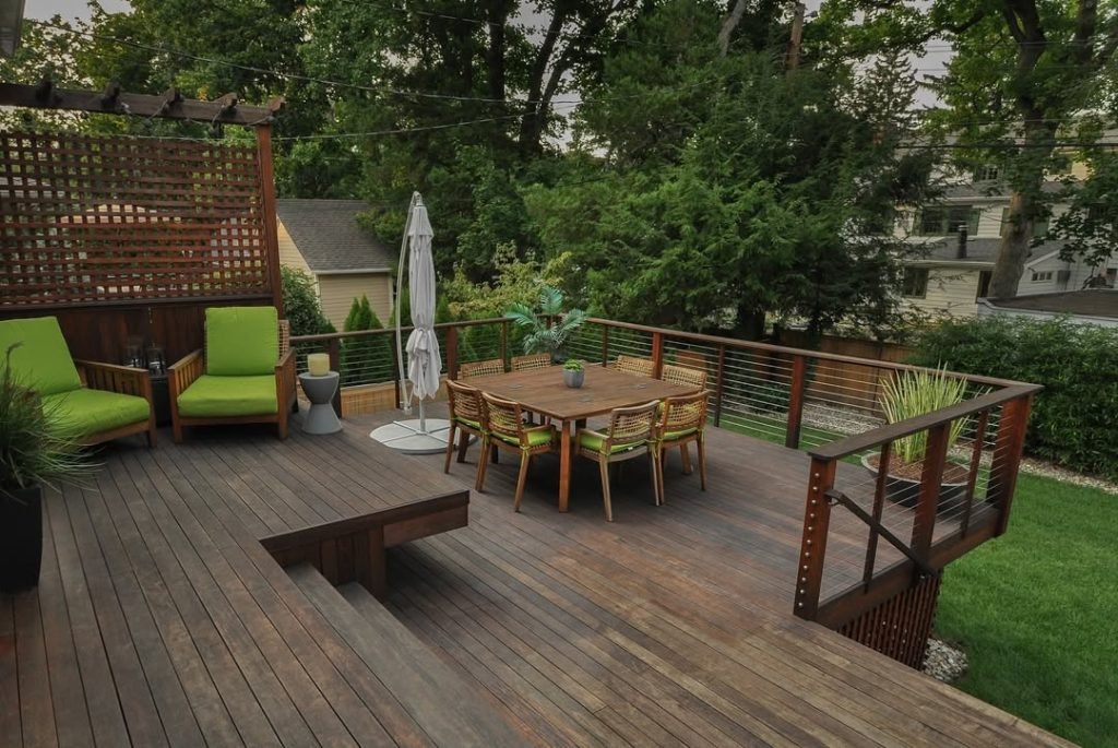 Contemporary Outdoor Deck Design