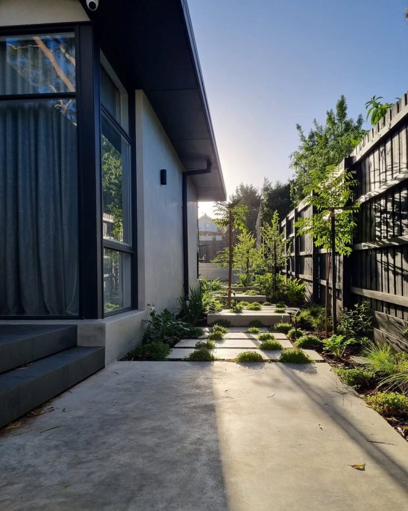 Contemporary Side Garden Design