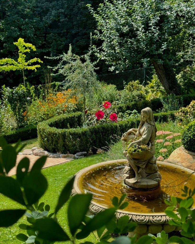 Fountain-Inspired Garden Oasis