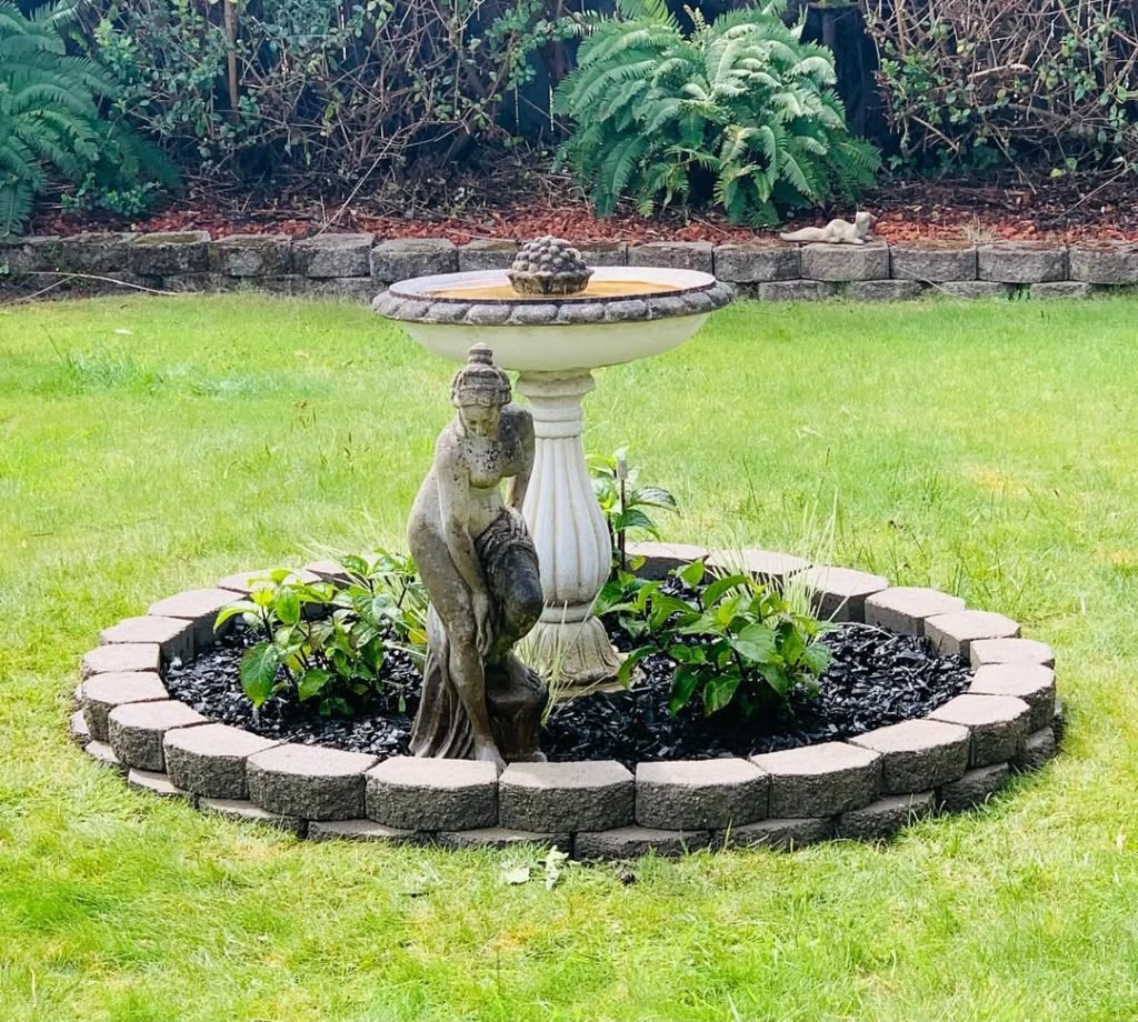 Grecian-Inspired Birdbath Design