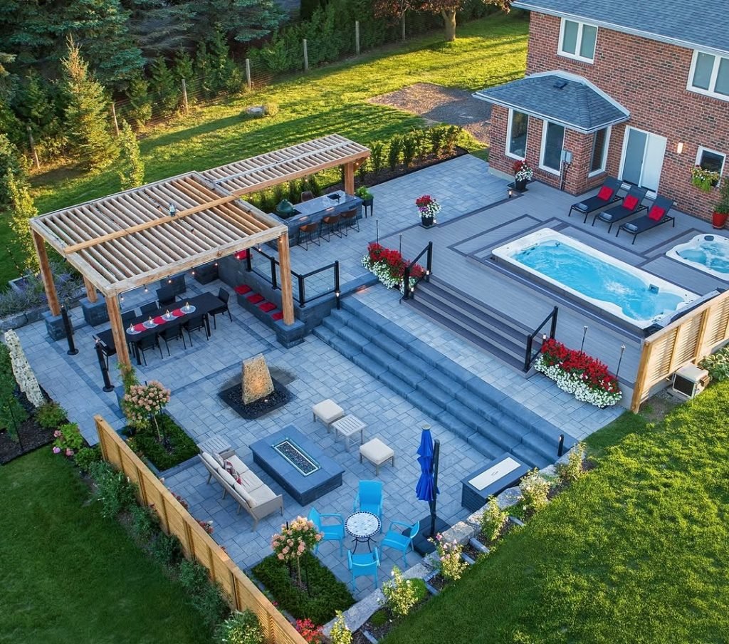 Multilevel Outdoor Entertainment Space
