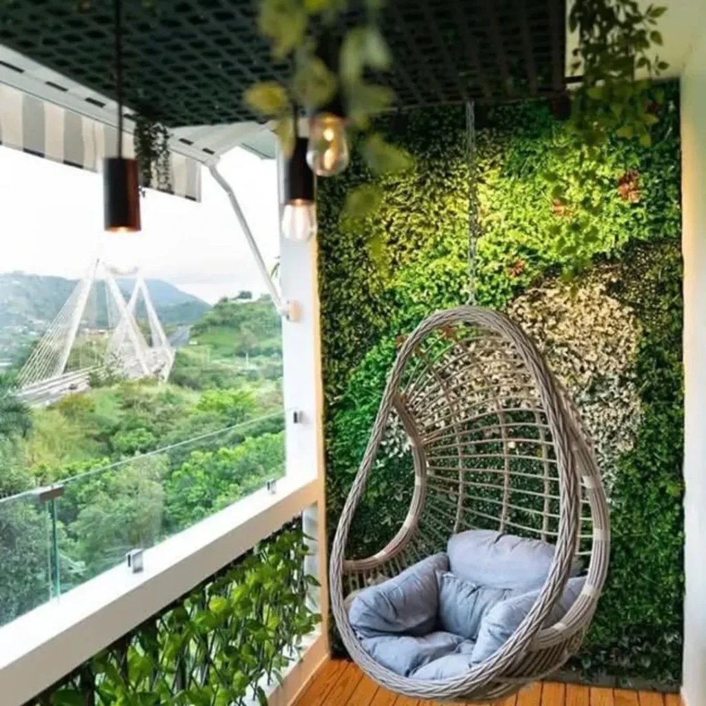Scenic Balcony Retreat