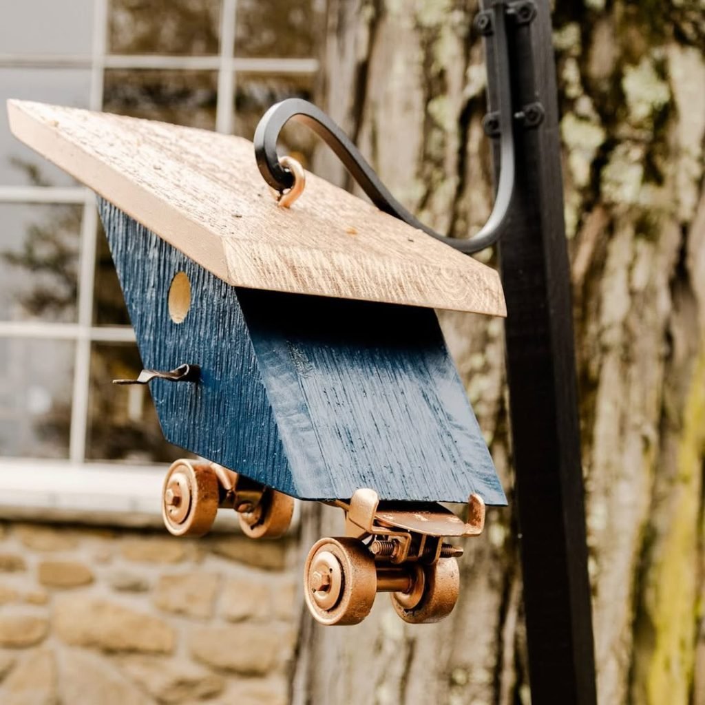 Vintage Skate Birdhouse Design