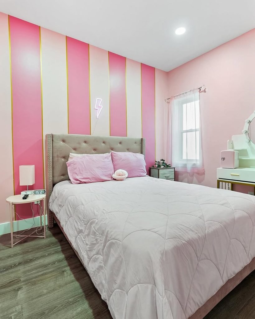 Bold Pink Stripe Elegance