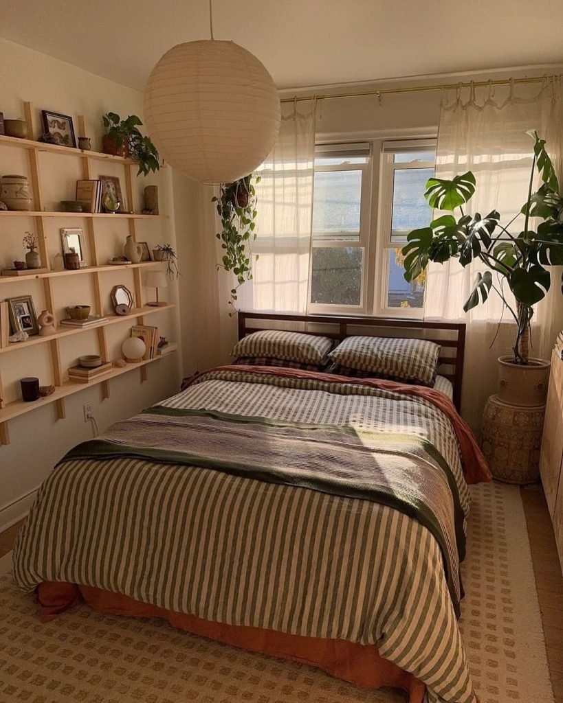Compact Vintage Study Space