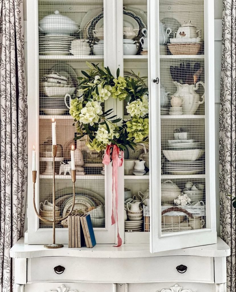 Elegant Cabinet Displays