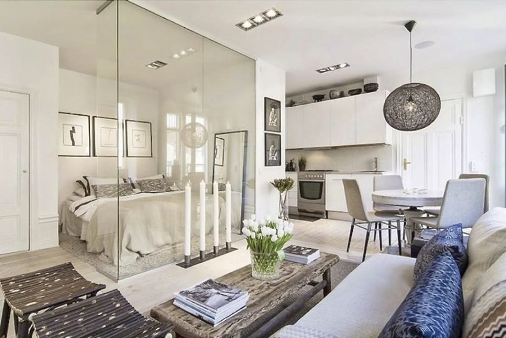 Transparent Glass Room Division