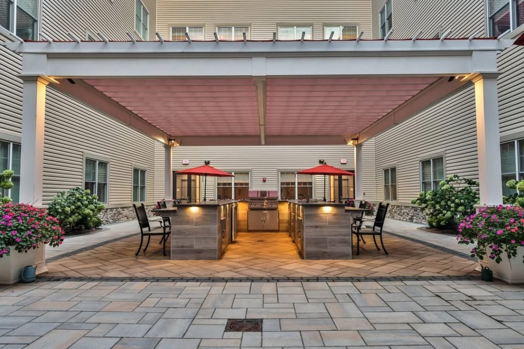 Urban Outdoor Entertainment Space