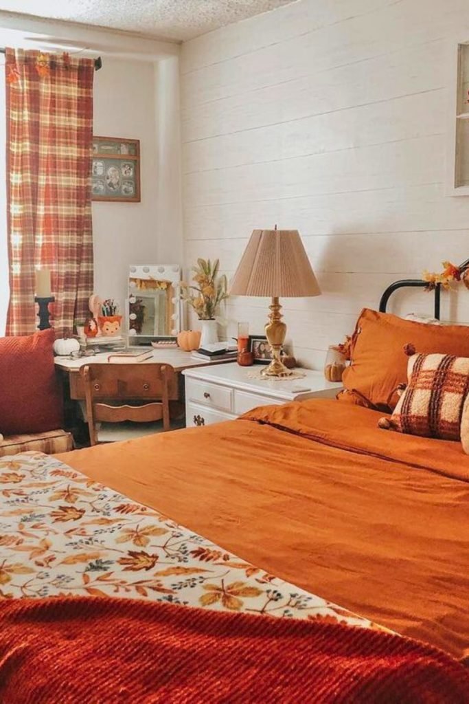 Autumn-Inspired Workspace Decor