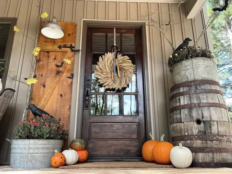 Barn-Style Halloween Decor