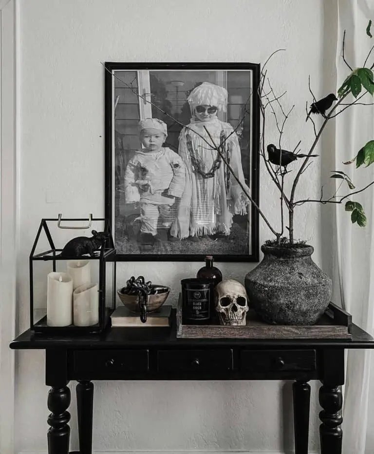 Black and White Entryway Decor