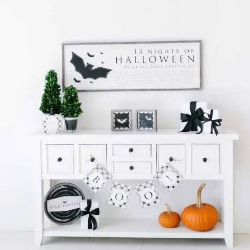 Black and White Pumpkin Decor