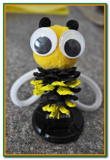 Bumblebee Pinecone Craft