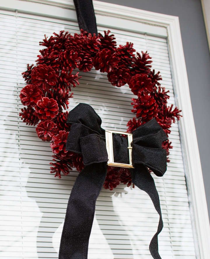 Christmas Pinecone Wreath