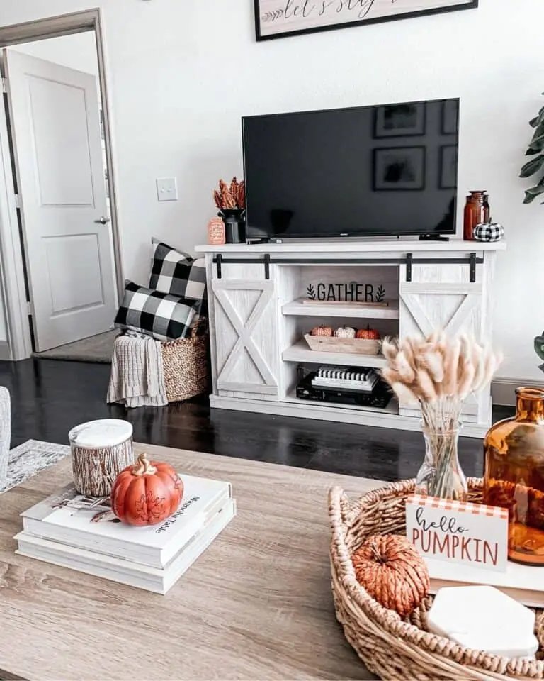 Farmhouse Living Room Touches
