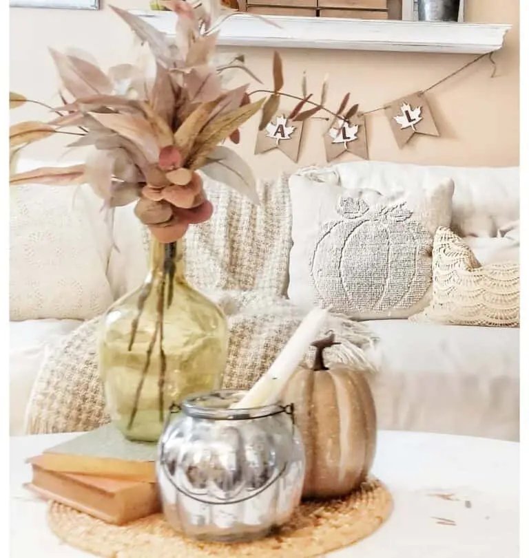 Metallic Centerpiece on Placemats