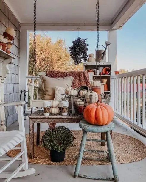 Pumpkin-Themed Porch Decor