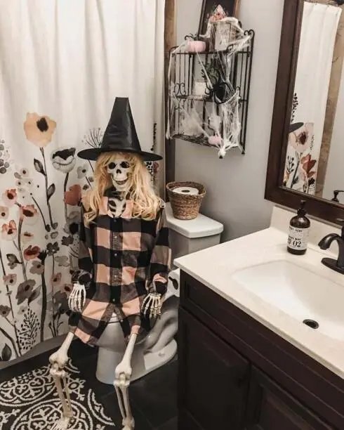 Skeleton Bathroom Decor