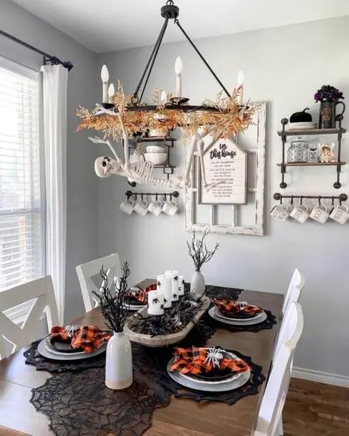 Skeleton Chandelier Décor