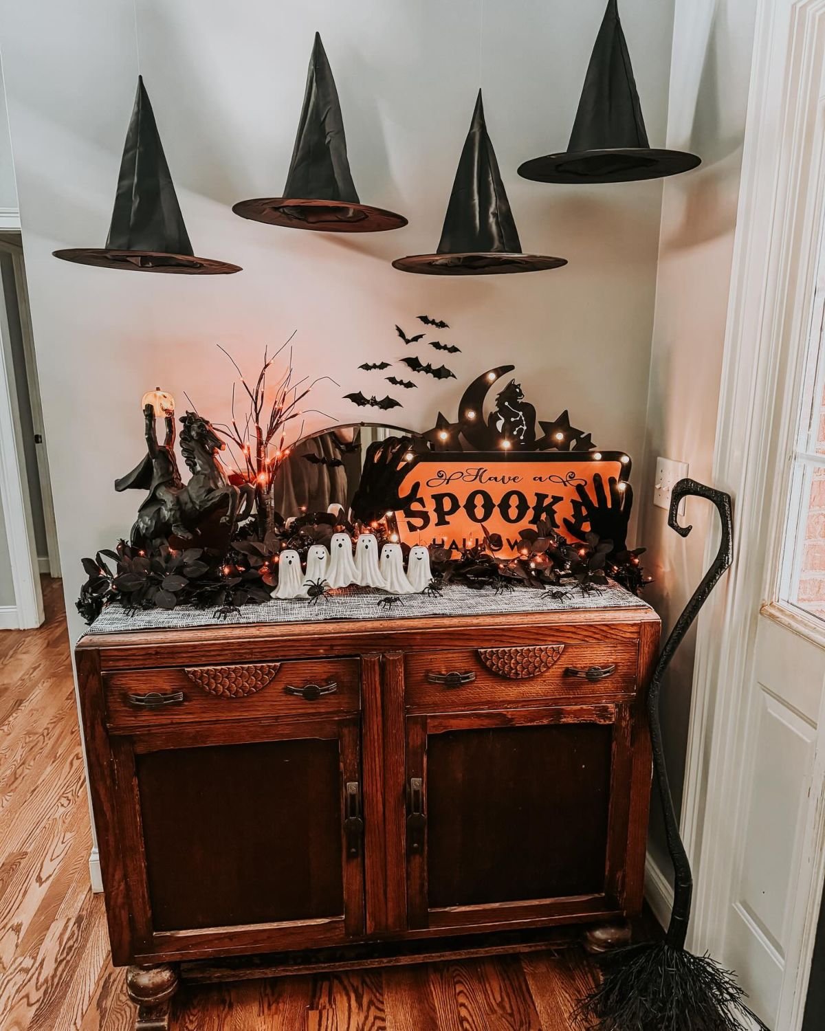Spooky Entry Table Decor
