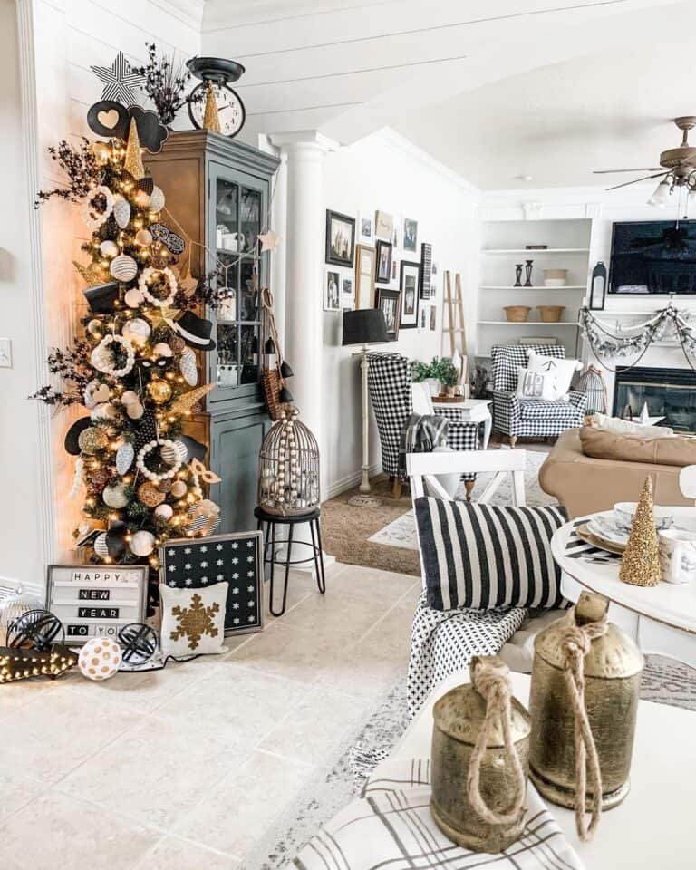 Black White Tree Display