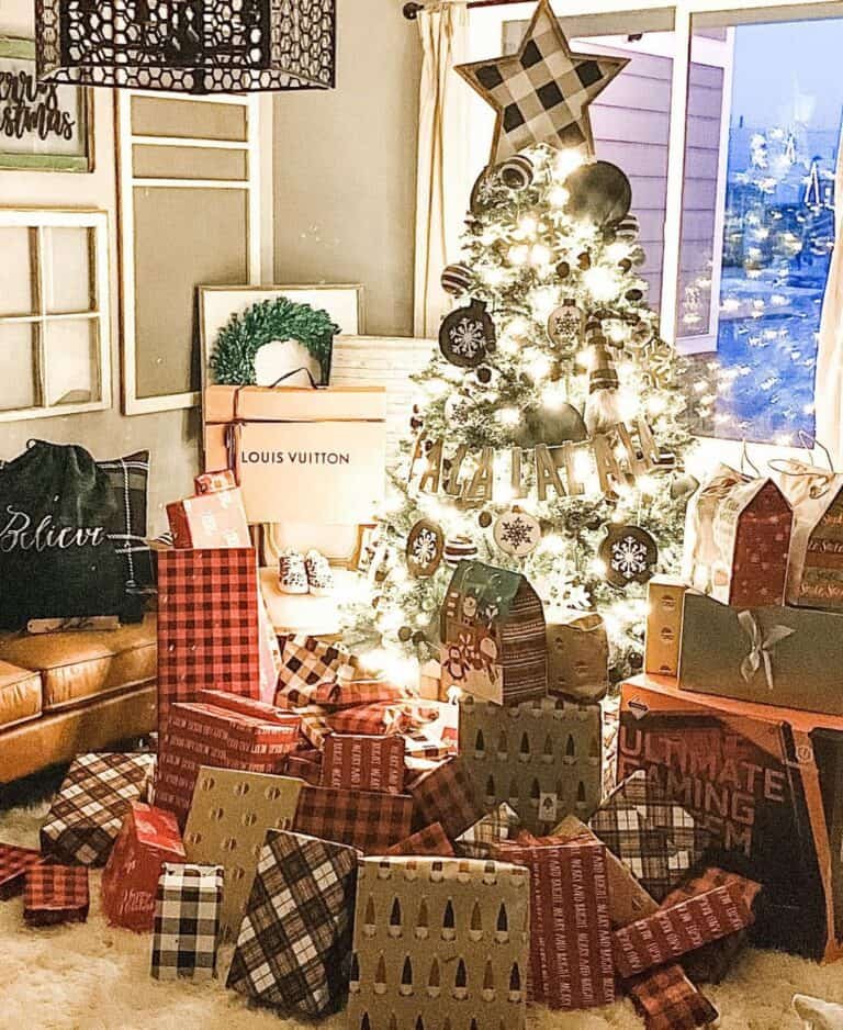 Black White Tree Display