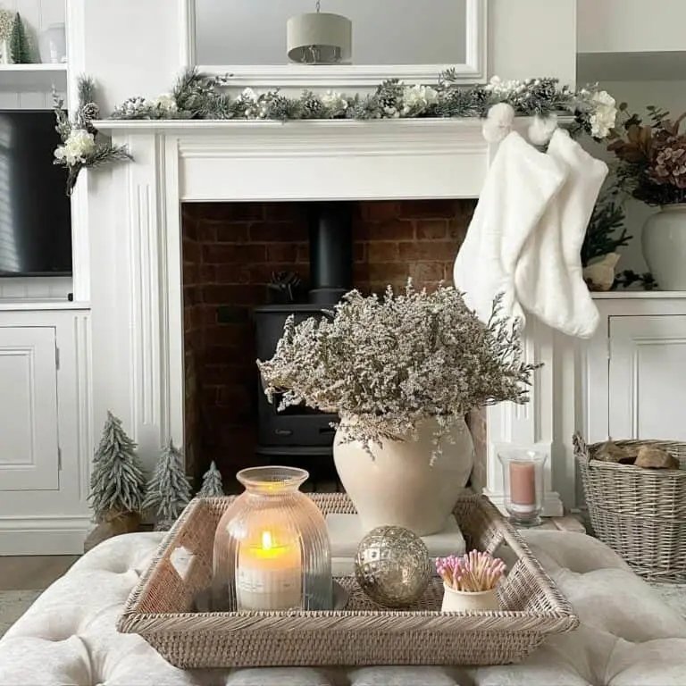 Neutral Holiday Lounge