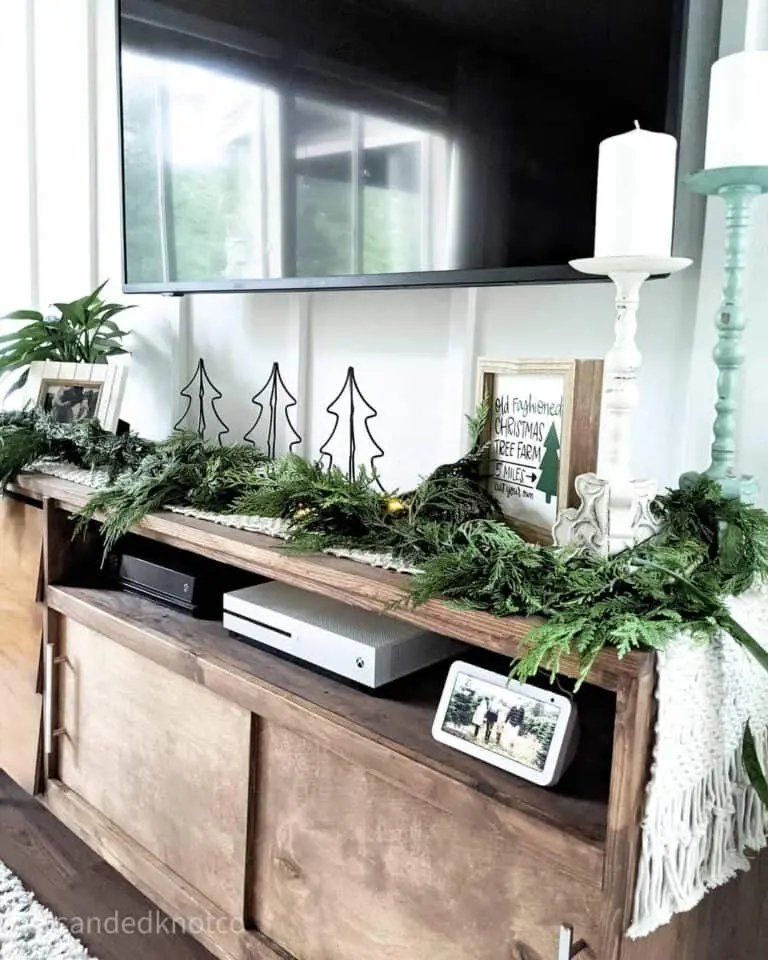 Pine Garland Console