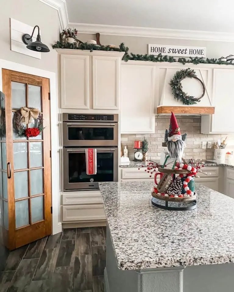 Red Green Tiered Tray