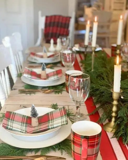 Red Runner Pine Accents