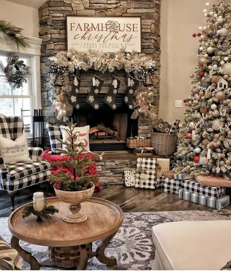 Round Tray Christmas Centerpiece