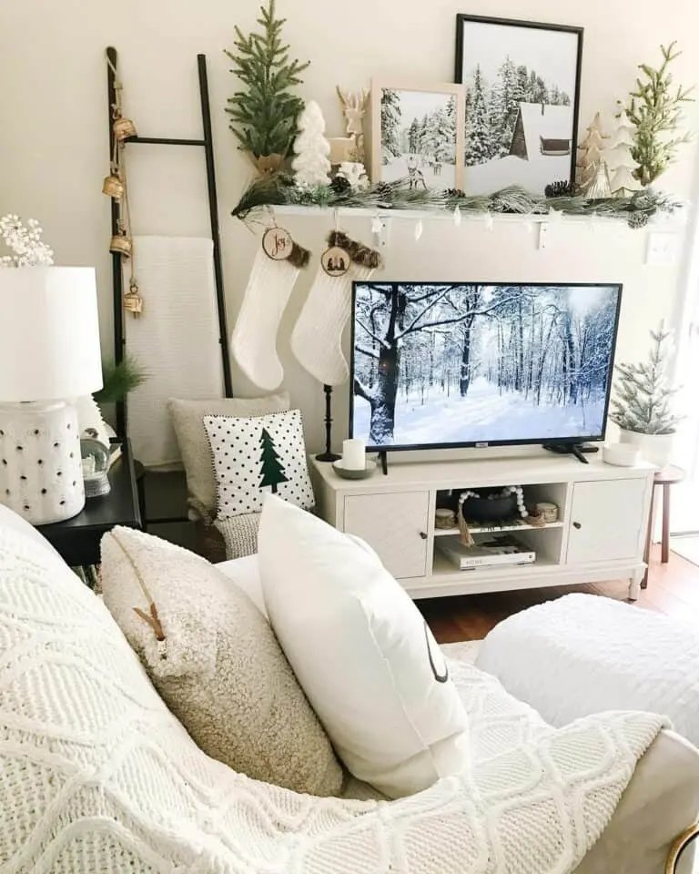 Small Space Christmas Shelves