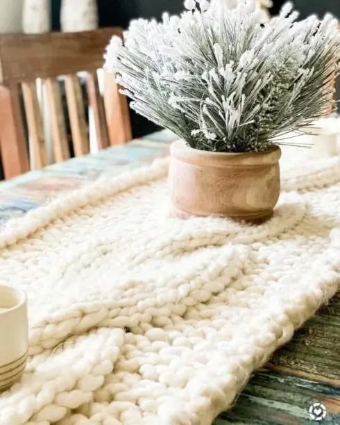 White Knit Runner