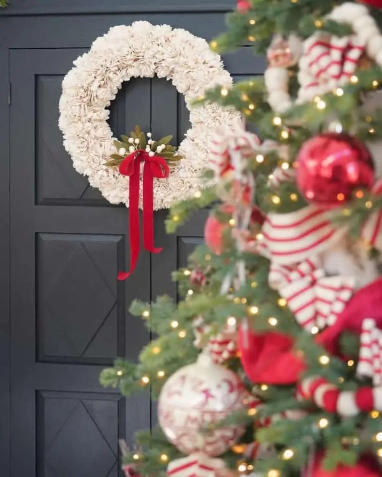 White Wreath, Black Door