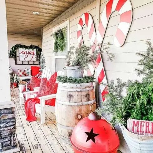 Oversized Holiday Decorations
