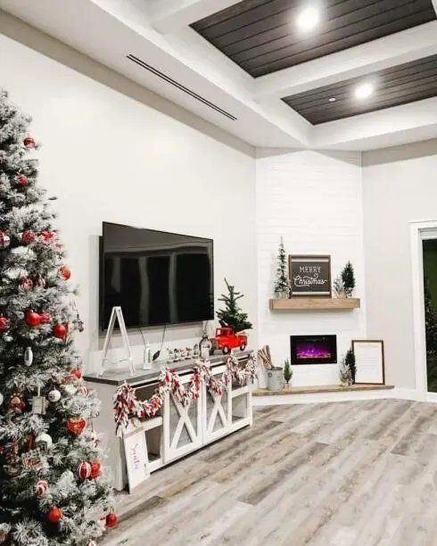 Red Holiday Garland